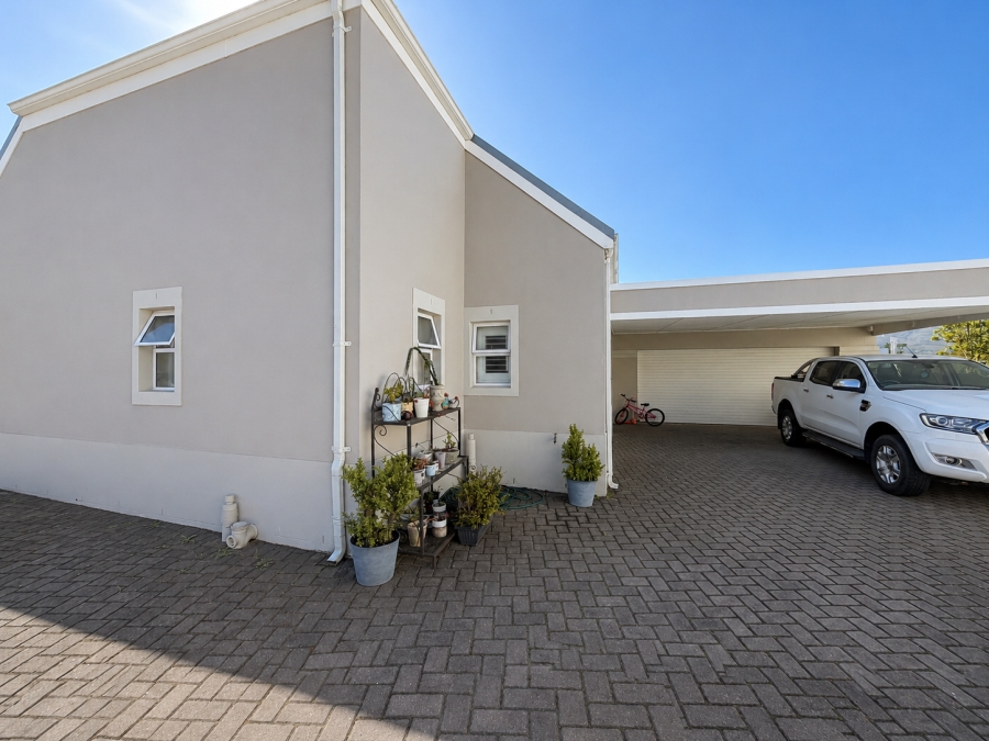 3 Bedroom Property for Sale in Kingswood Golf Estate Western Cape